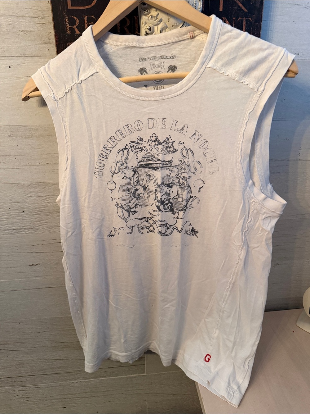 Guess 2007 Vintage White Cotton Graphic Muscle Tank - Guerrero De La Noche